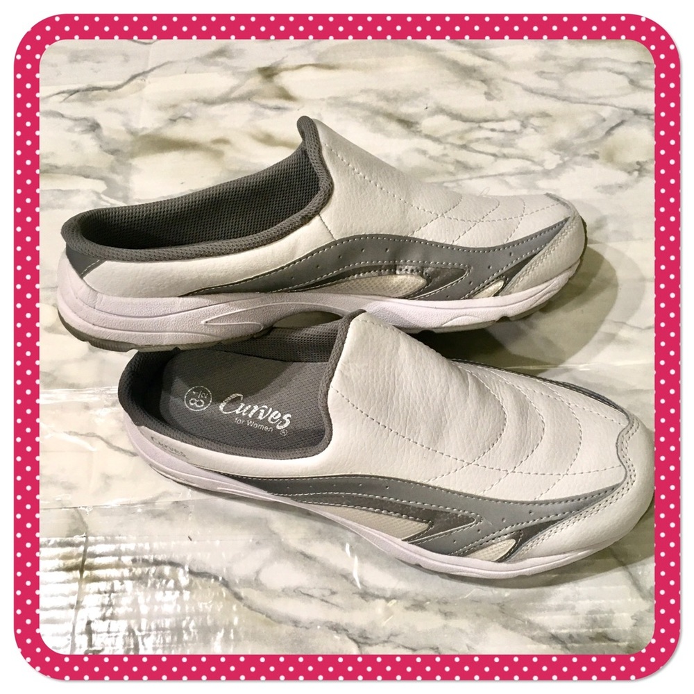 💝 CURVES 💝 slip on sneakers/ clog white size 8.5